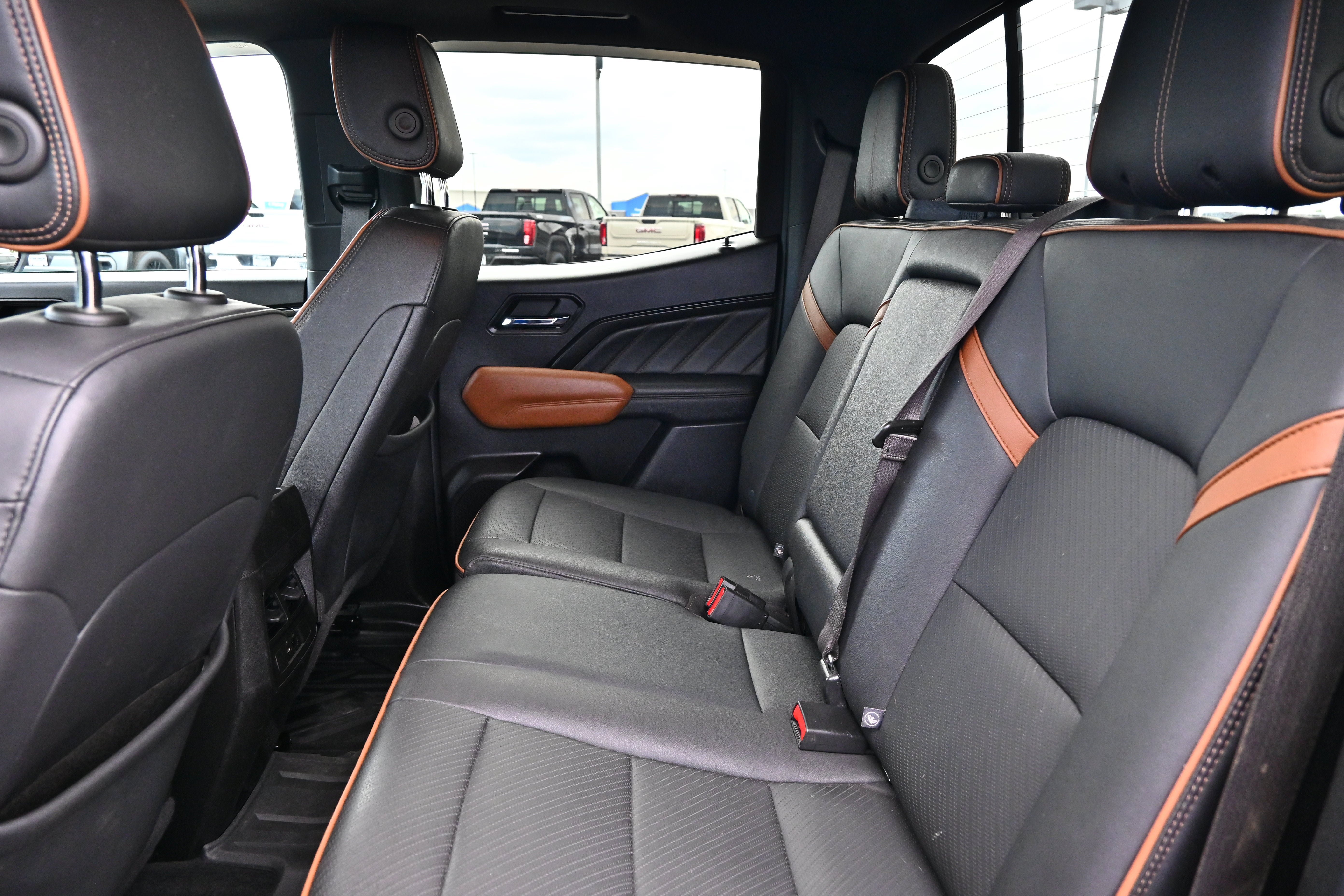 Used 2023 GMC Canyon AT4 w/ AT4 Premium Package AWD/4WD image 14
