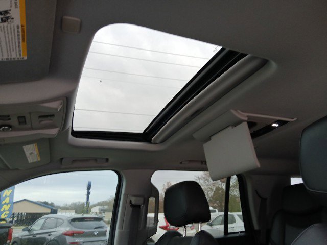 Used 2017 Cadillac Escalade Premium Luxury AWD/4WD image 11