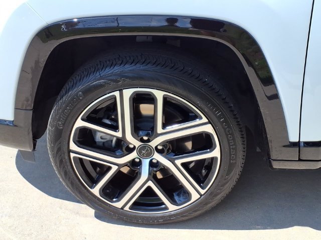 Certified 2025 Jeep Compass Limited w/ Elite Group AWD/4WD image 10
