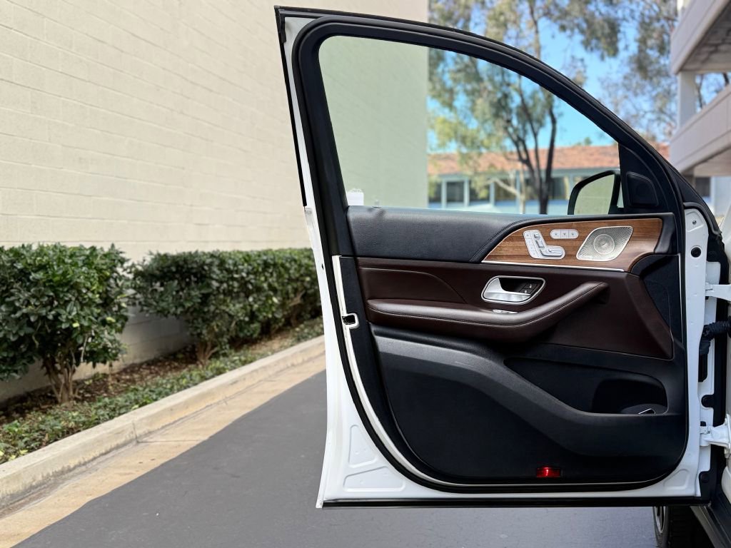 Used 2021 Mercedes-Benz GLS 450 4MATIC image 16