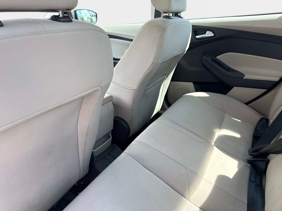 Used 2018 Ford Focus SE FWD image 13
