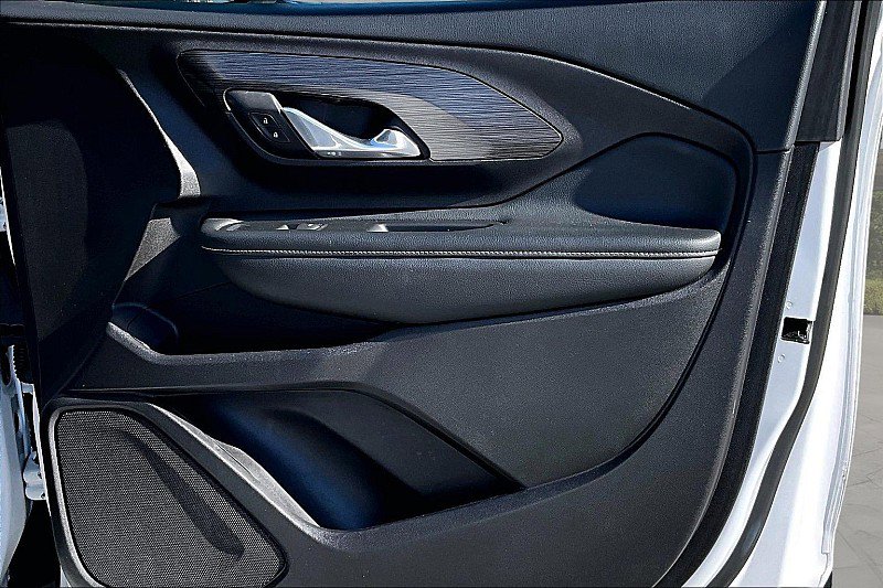 Used 2024 GMC Terrain SLE image 34