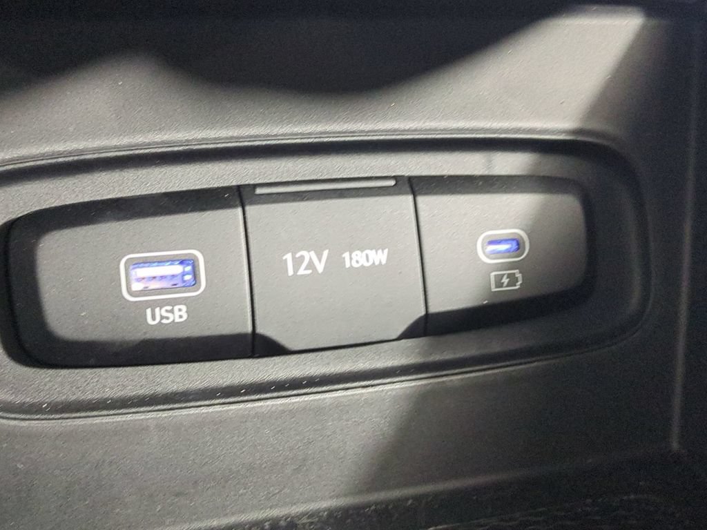 Used 2023 Hyundai Venue SEL FWD image 25