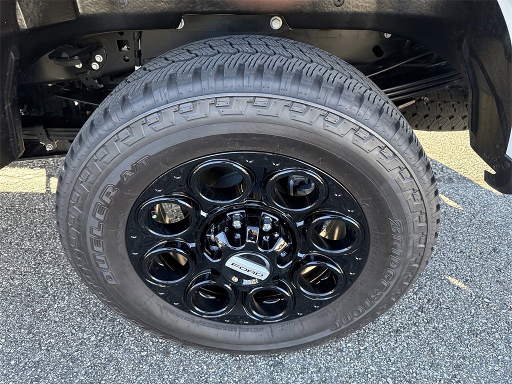 Used 2025 Ford F250 Lariat w/ Black Appearance Package image 21