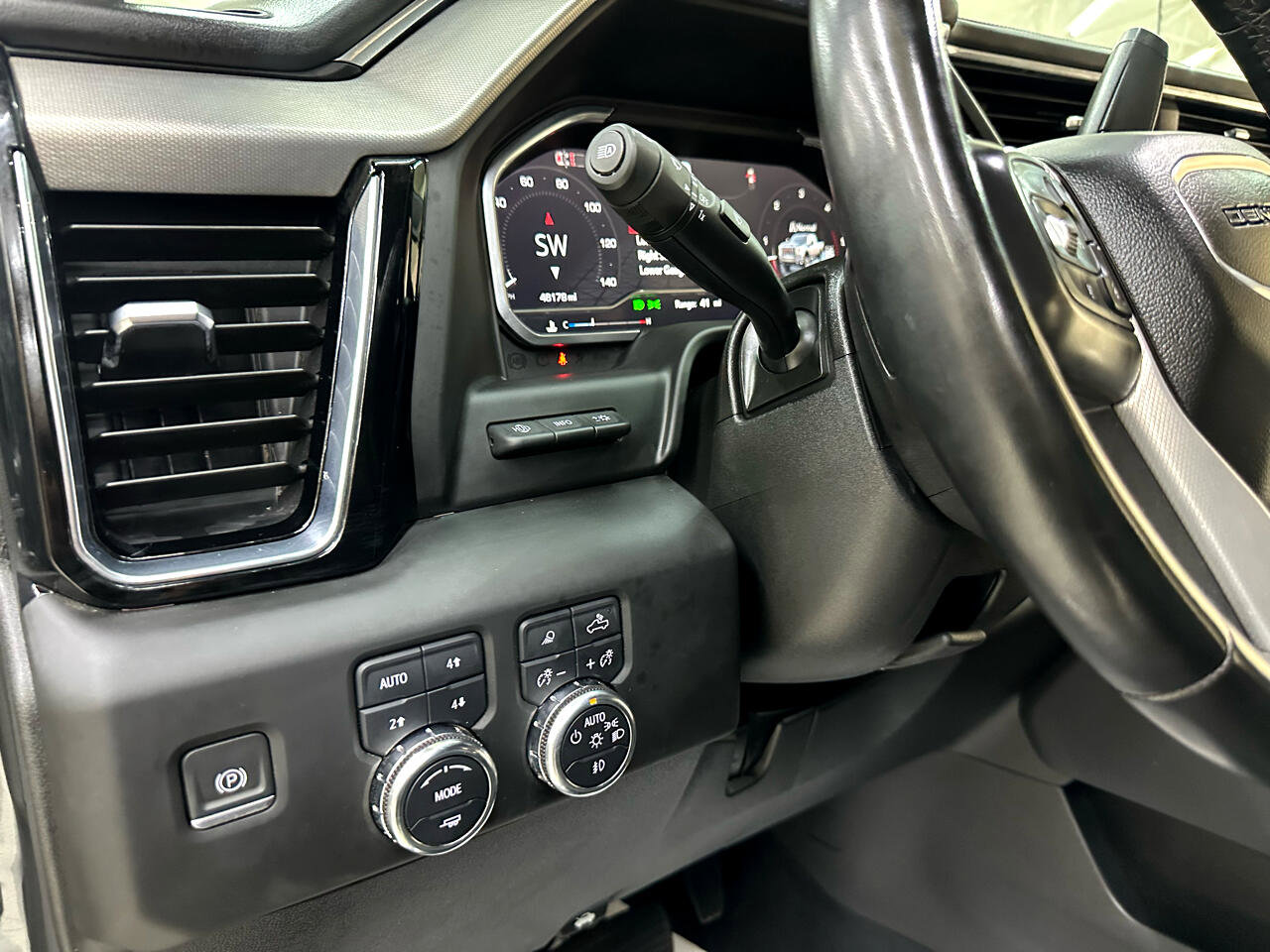 Used 2024 GMC Sierra 2500 Denali w/ Denali Reserve Package image 19