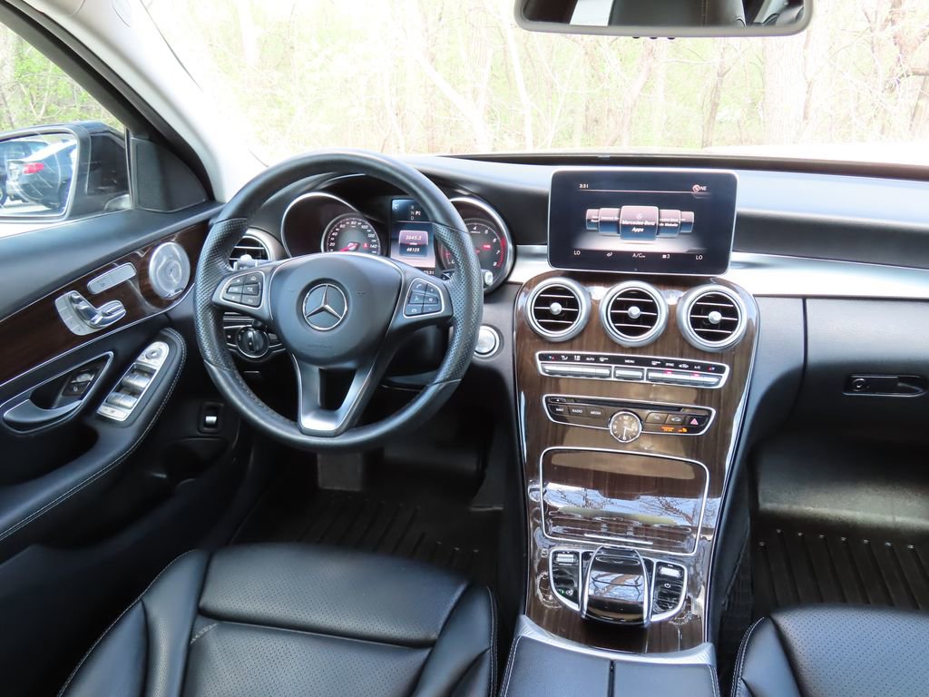 Used 2017 Mercedes-Benz C 300 4MATIC Sedan image 4