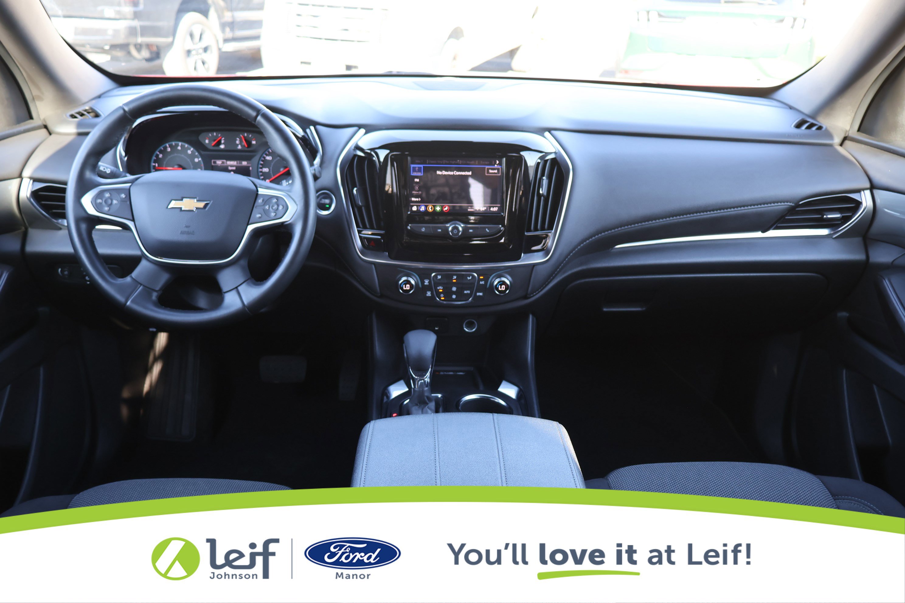 Used 2023 Chevrolet Traverse LT image 24