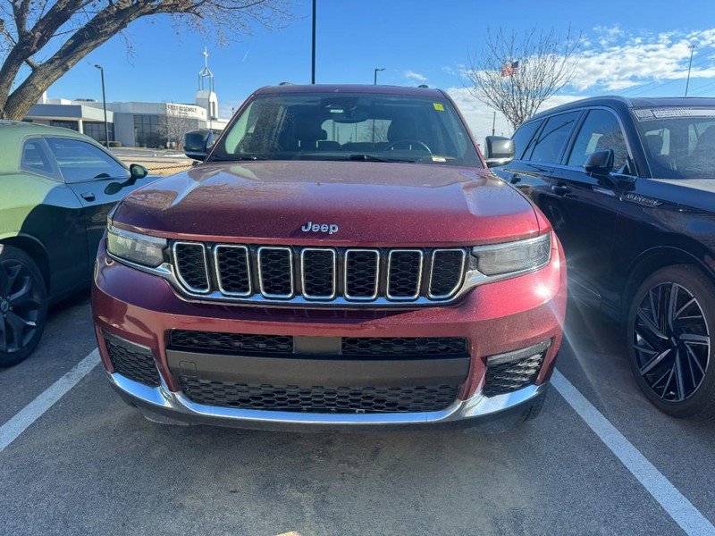 Used 2022 Jeep Grand Cherokee L Limited AWD/4WD image 2