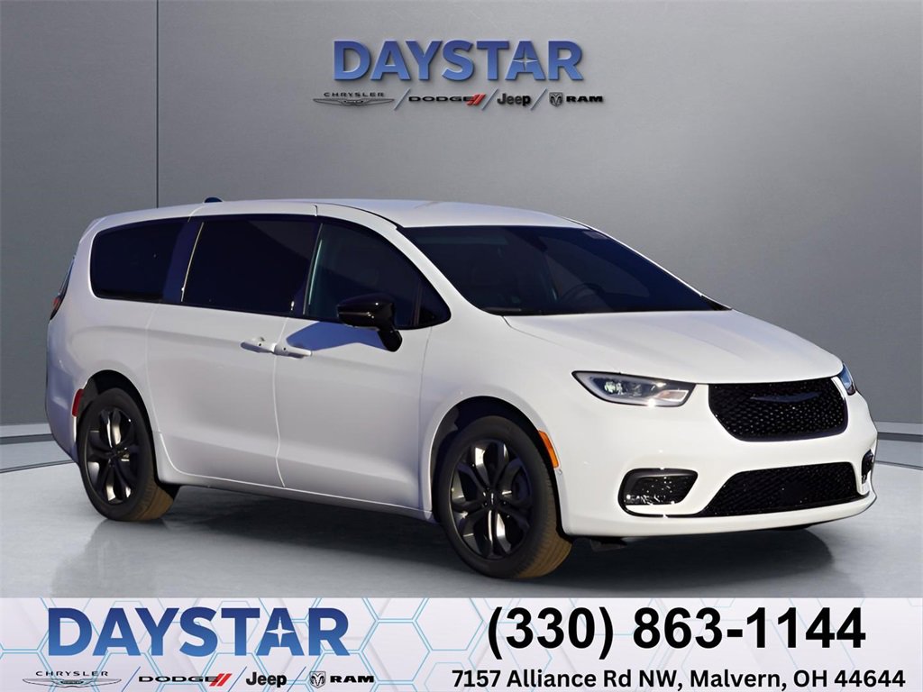 New 2026 Chrysler Pacifica Select