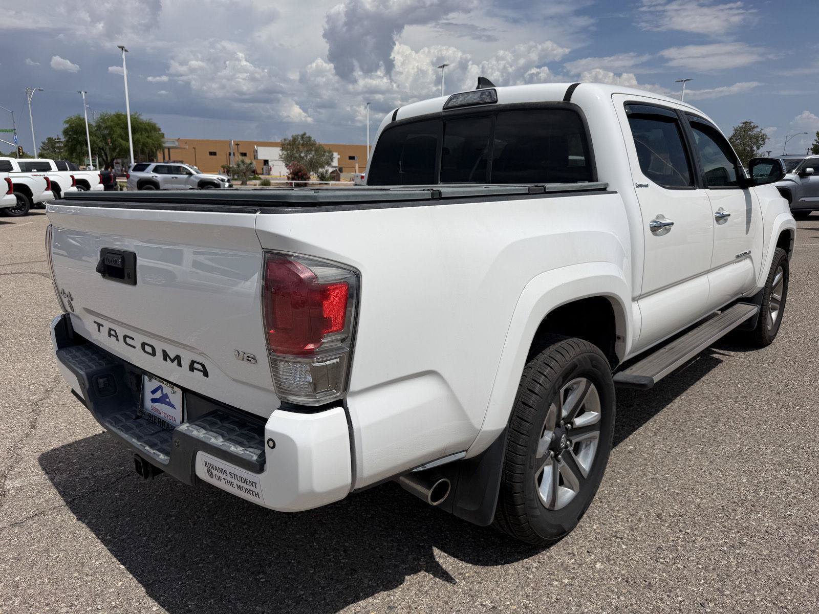 Used 2016 Toyota Tacoma Limited w/ Towing Package AWD/4WD image 5