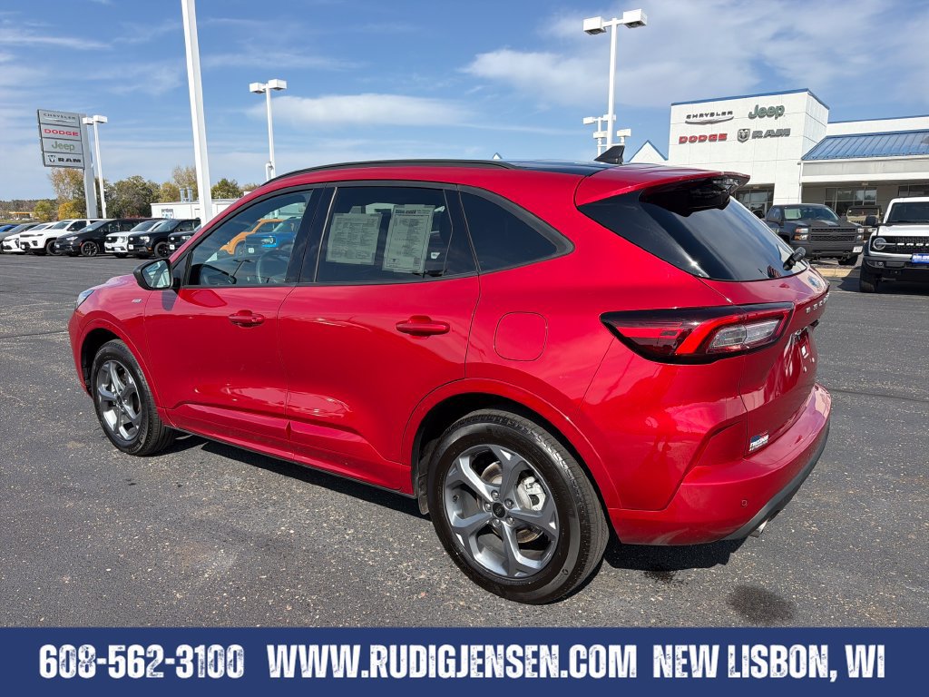 Used 2024 Ford Escape ST-Line w/ Tech Pack #1 AWD/4WD image 3