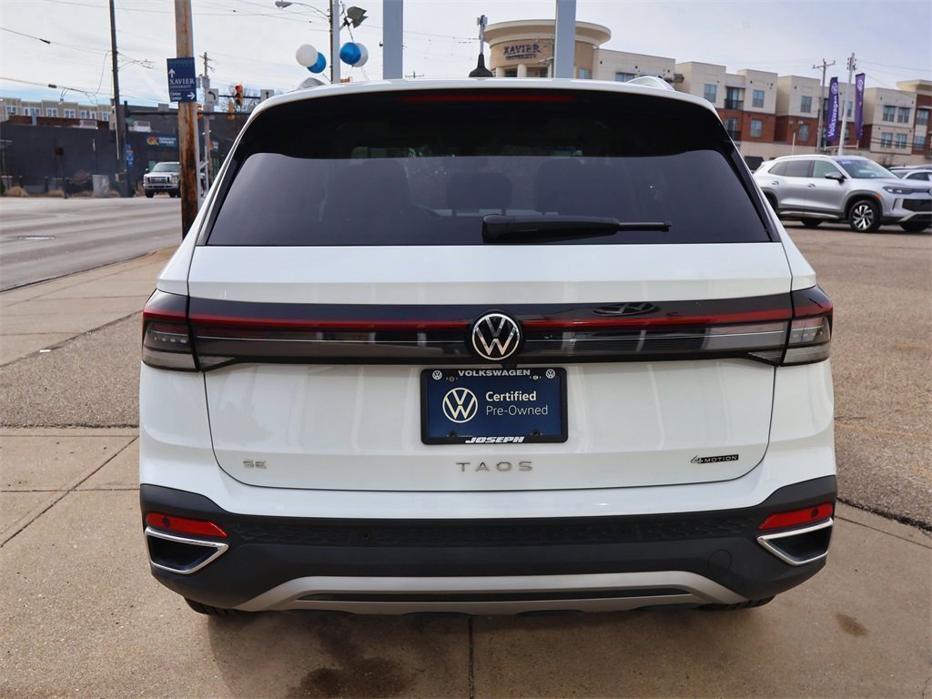 Certified 2025 Volkswagen Taos SE w/ Panoramic Sunroof Package image 4