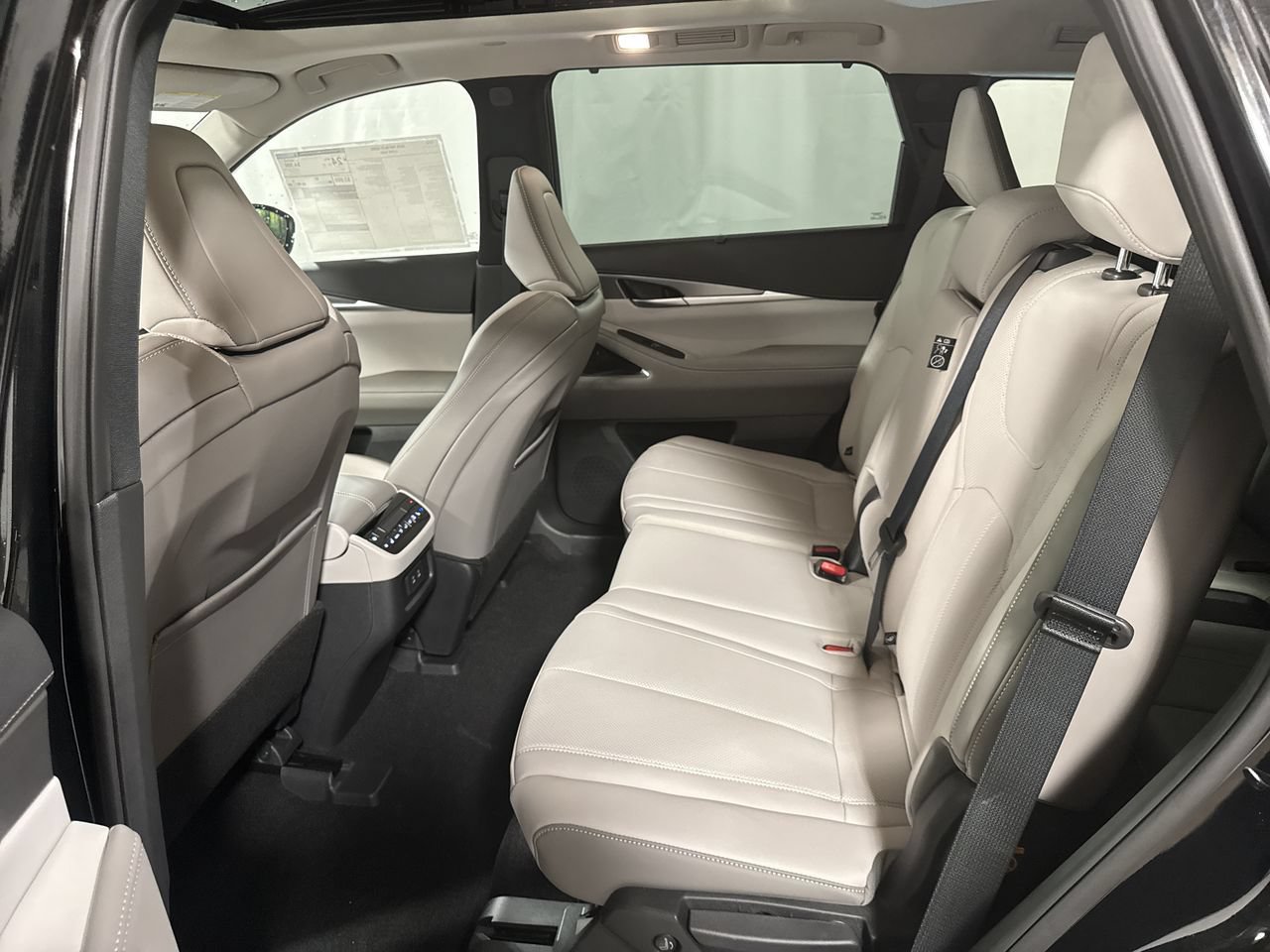 Certified 2026 INFINITI QX60 Luxe w/ Family Package AWD/4WD image 5