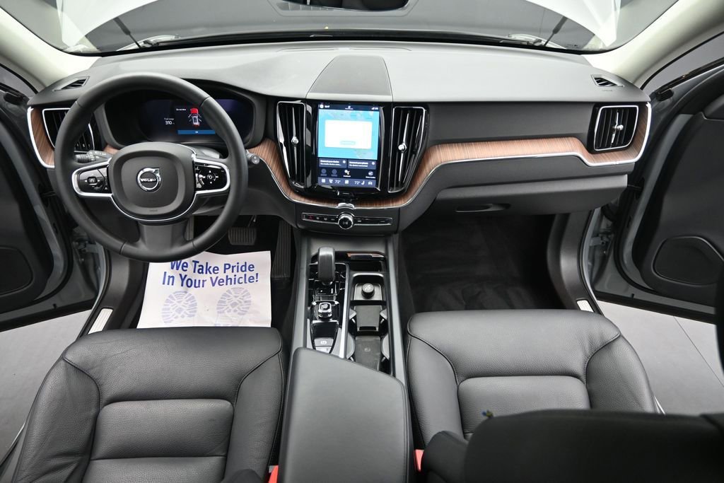Used 2024 Volvo XC60 B5 Plus AWD/4WD image 22