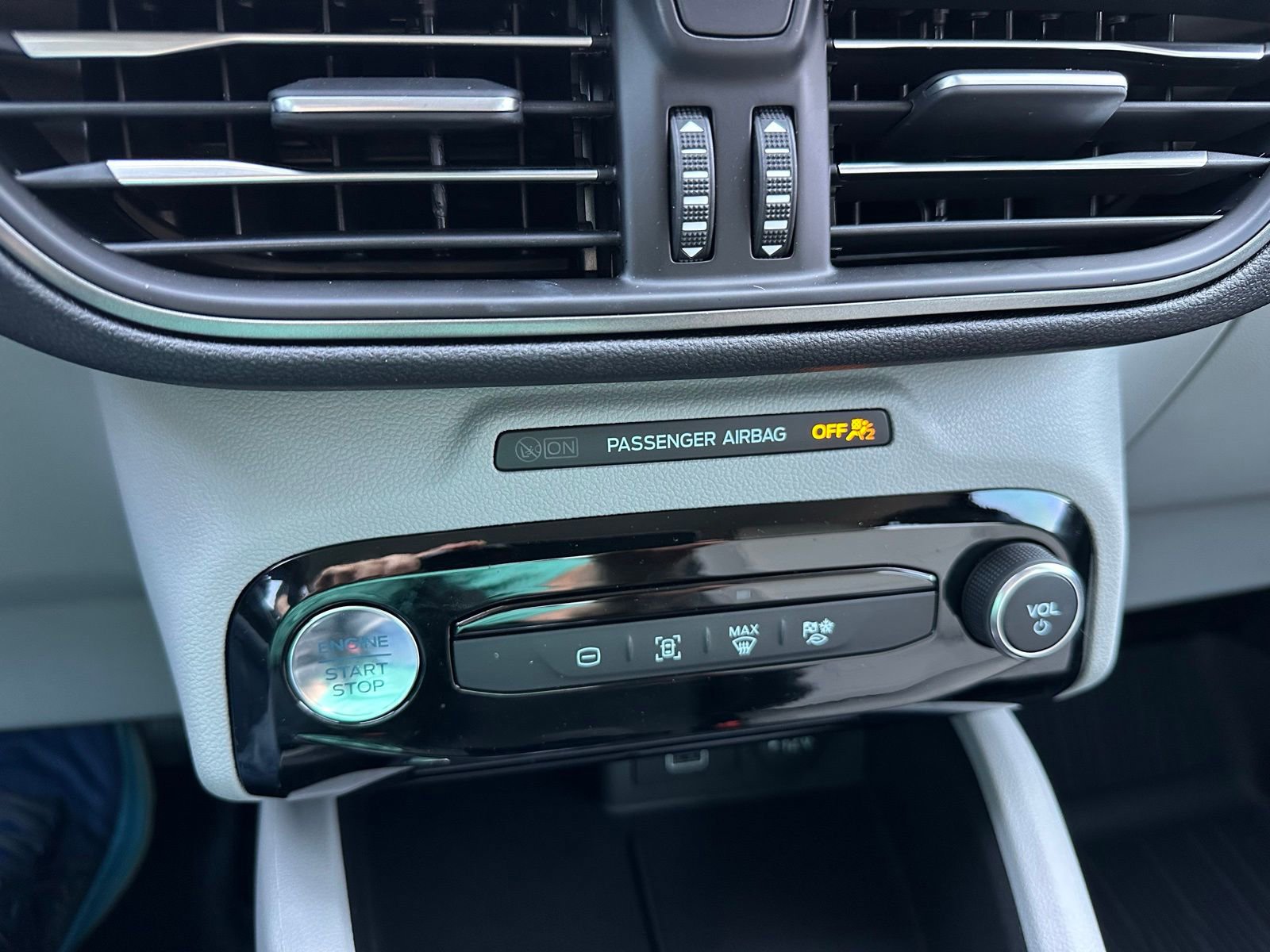 Used 2025 Ford Escape SE image 17