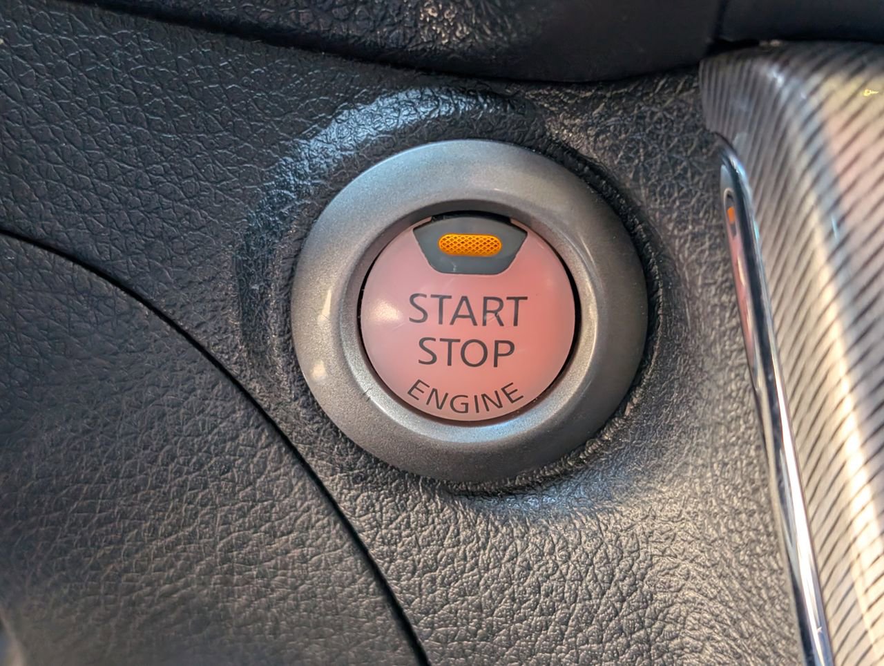 Used 2015 Nissan Sentra SR w/ SR Premium Package image 20