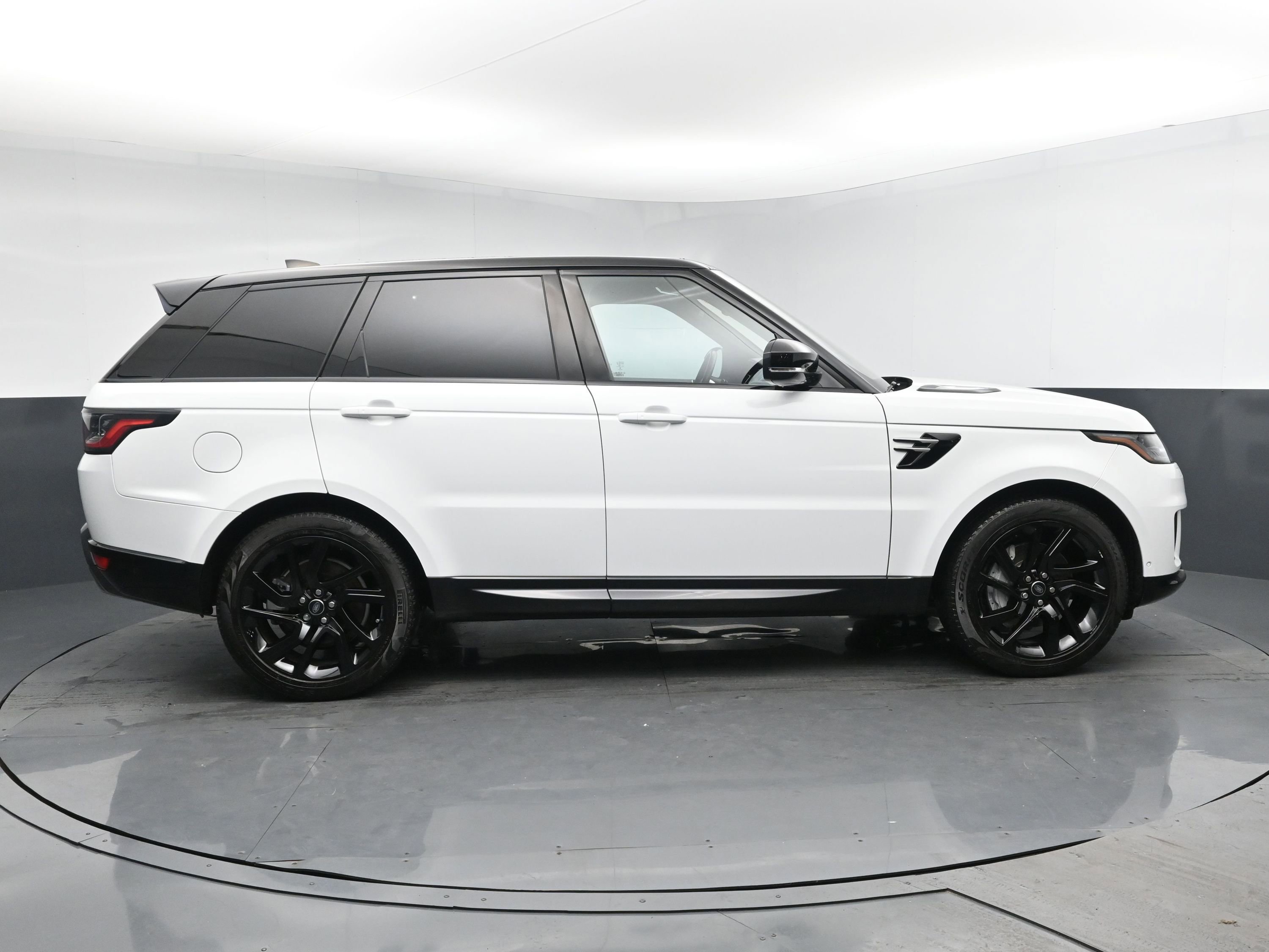 Used 2019 Land Rover Range Rover Sport HSE image 3