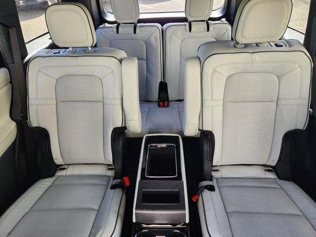 New 2026 Lincoln Aviator Black Label w/ Jet Appearance Package image 14