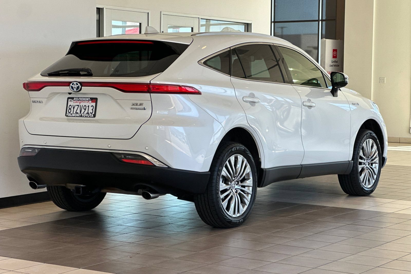 Certified 2021 Toyota Venza XLE AWD/4WD image 4