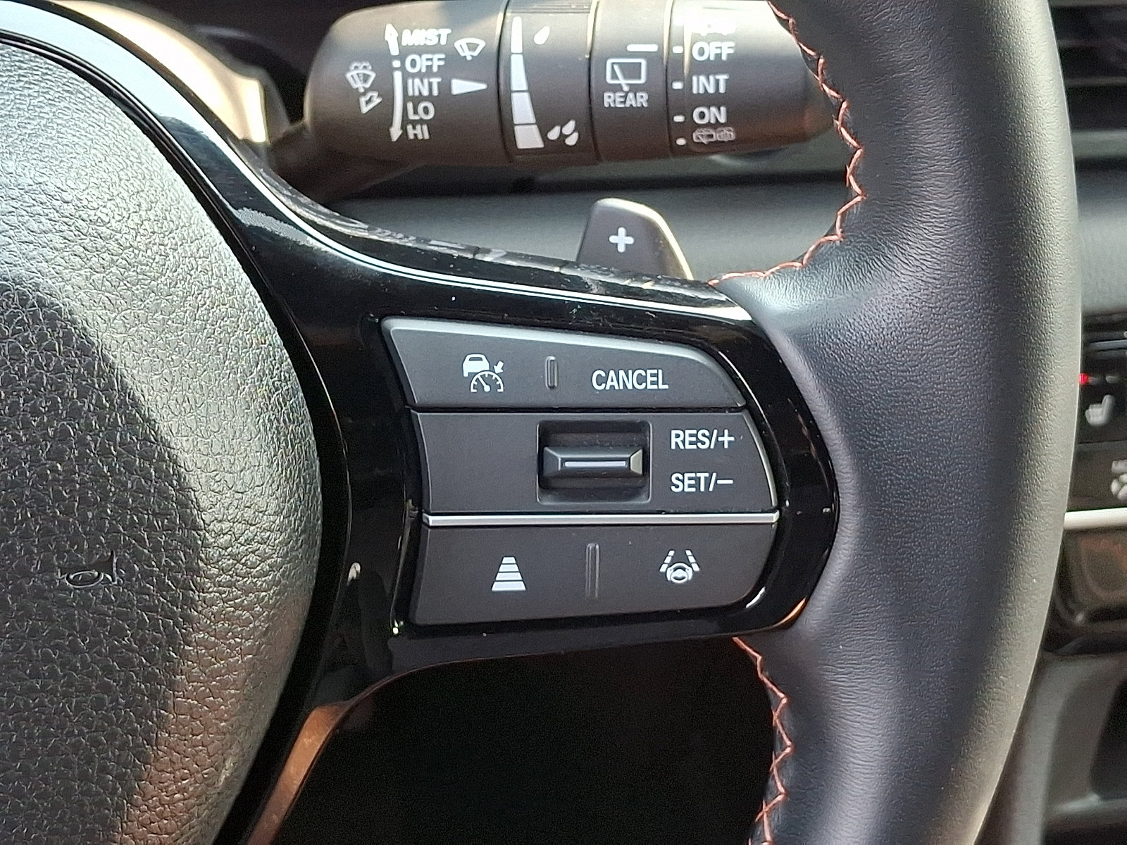 Used 2025 Honda Pilot Sport image 22