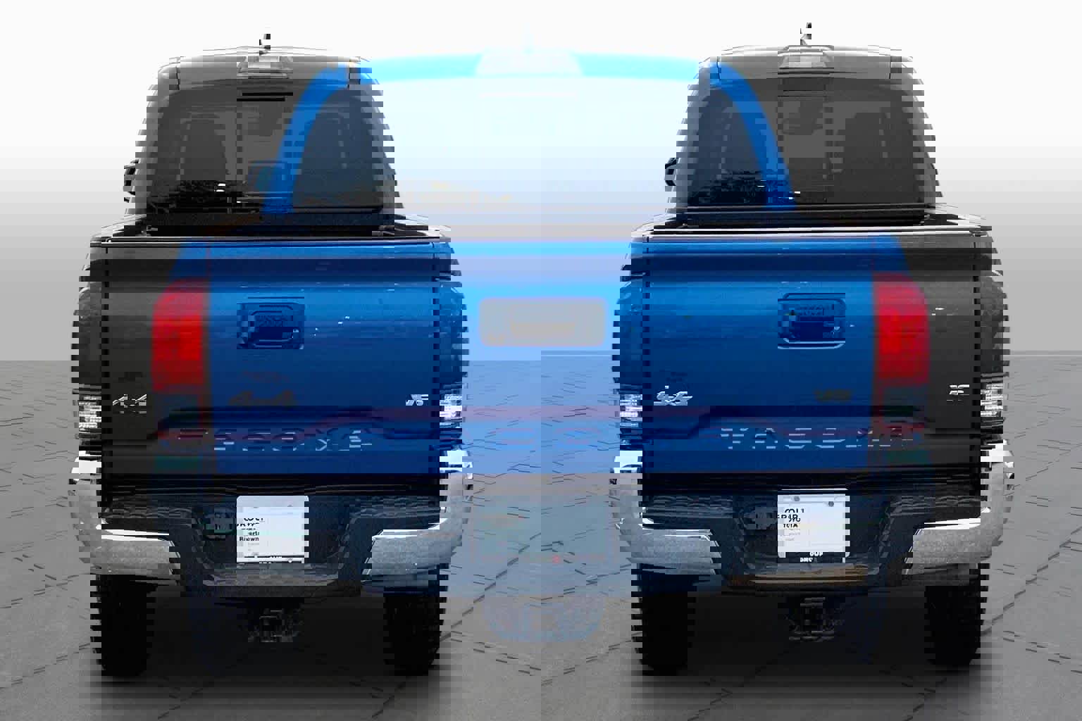 Used 2018 Toyota Tacoma SR5 AWD/4WD image 5