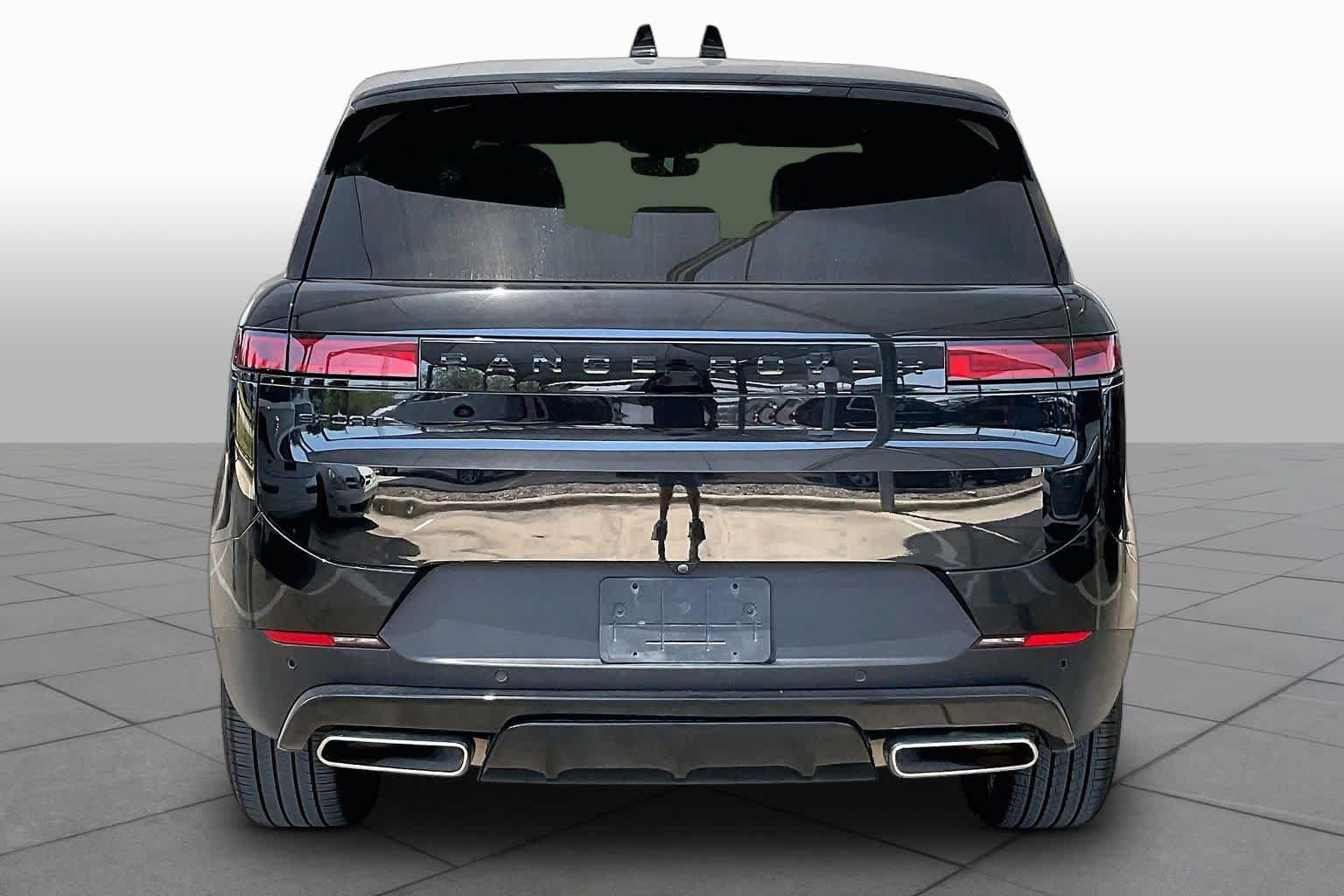 Used 2025 Land Rover Range Rover Sport SE AWD/4WD image 5
