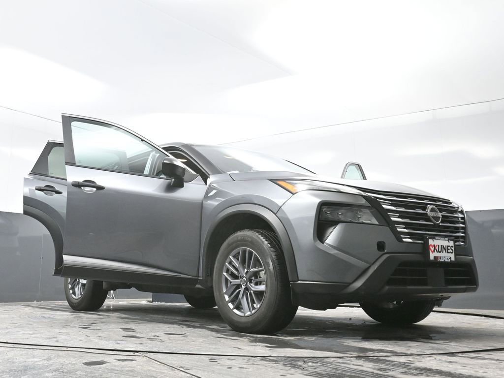 Used 2024 Nissan Rogue S image 73