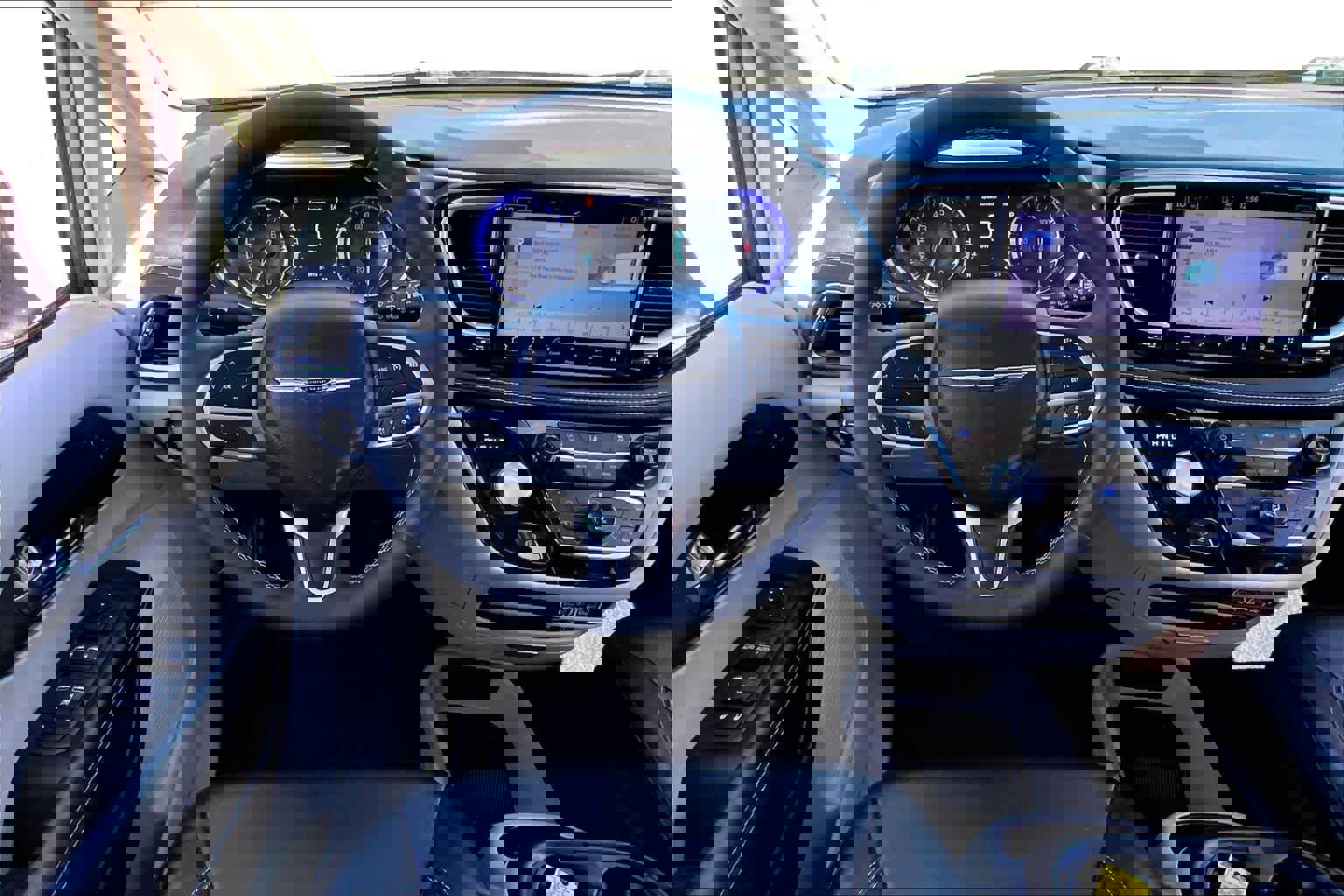 Used 2022 Chrysler Pacifica Touring-L image 6