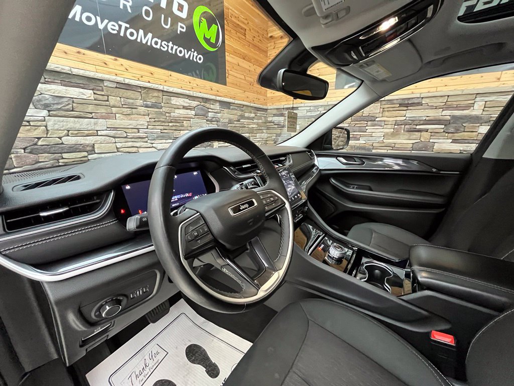 Used 2023 Jeep Grand Cherokee Laredo w/ Luxury Tech Group I AWD/4WD image 21