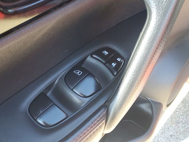 Used 2019 Nissan Rogue Sport SV image 24