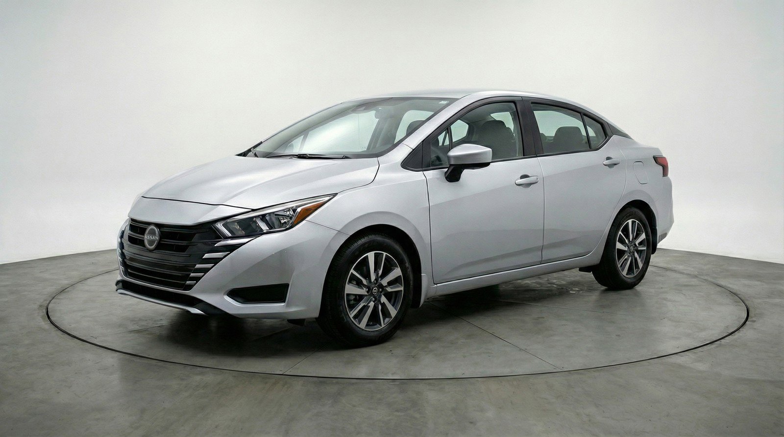 Used 2025 Nissan Versa SV image 3