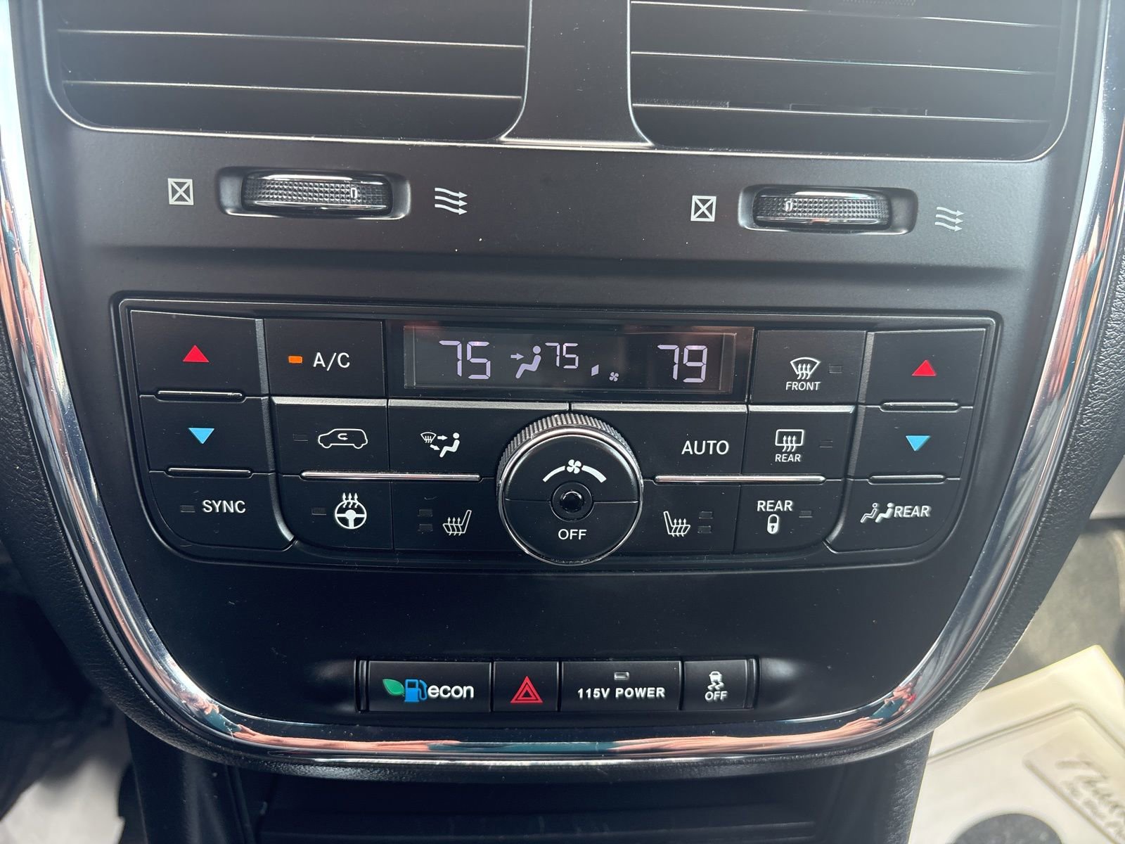 Used 2015 Dodge Grand Caravan R/T w/ Driver Convenience Group FWD image 30