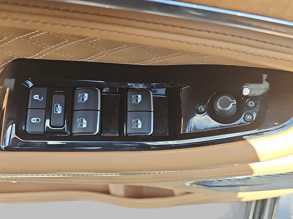 Used 2022 Jeep Grand Cherokee L Summit w/ Advanced Protech Group IV AWD/4WD image 34