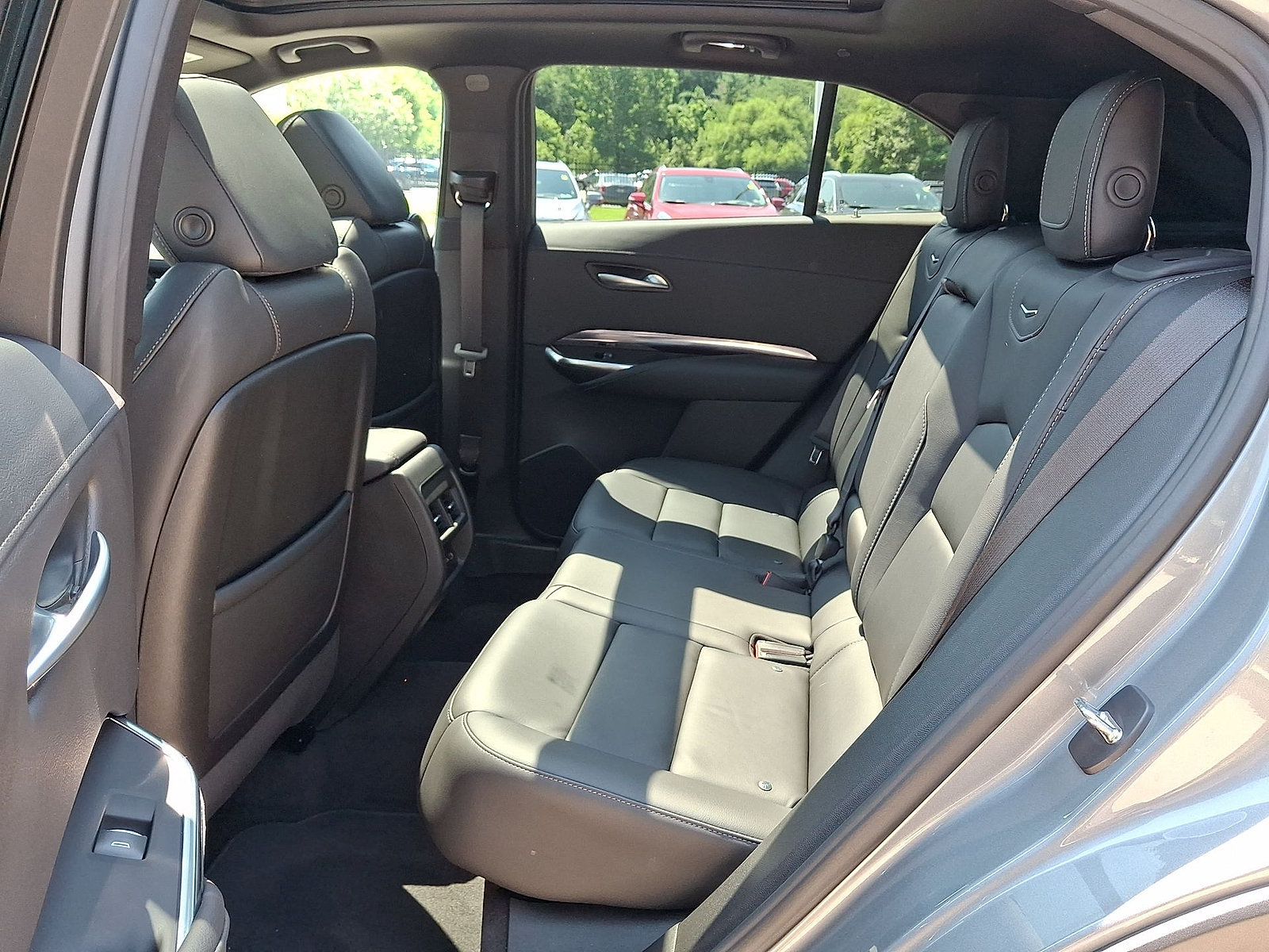 Used 2023 Cadillac XT4 Luxury w/ LPO, Onyx Lite Package AWD/4WD image 20