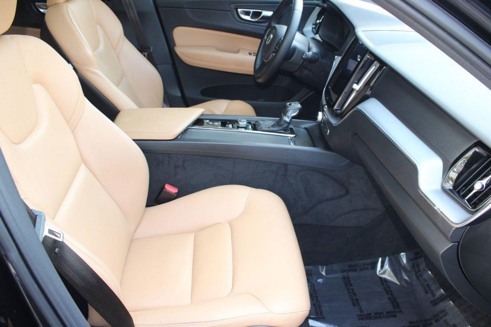 Used 2020 Volvo XC60 T5 Momentum w/ Protection Package Premier image 32