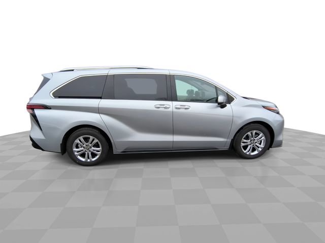 Used 2024 Toyota Sienna Platinum image 9