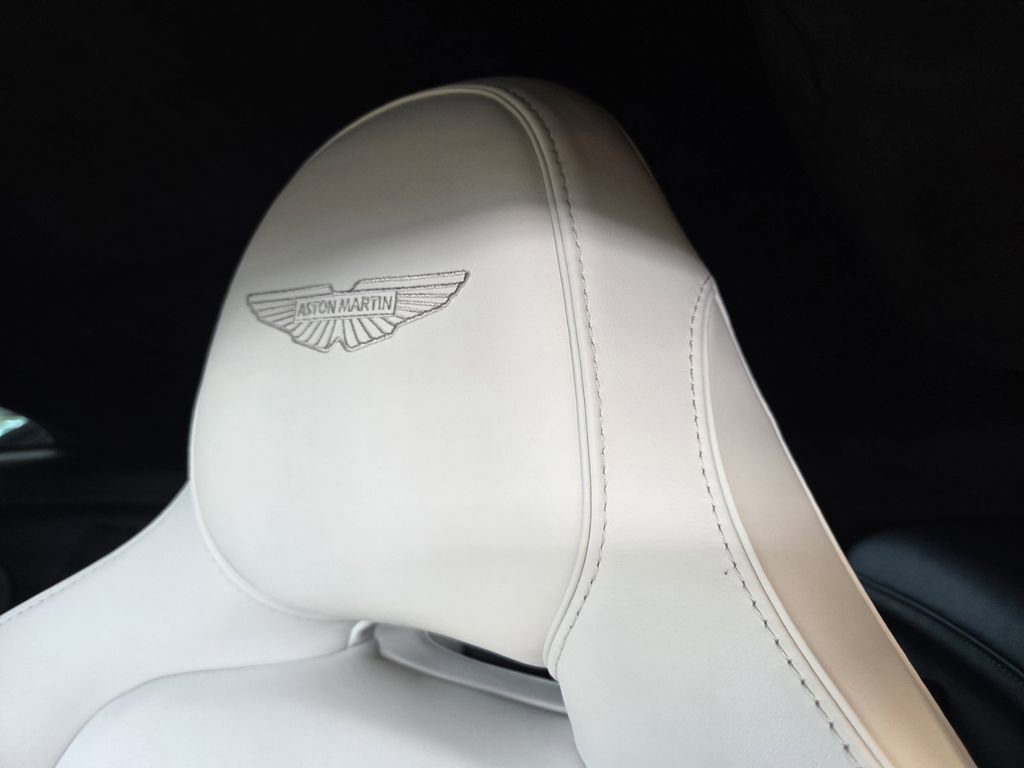 Used 2025 Aston Martin V8 Vantage Coupe image 15