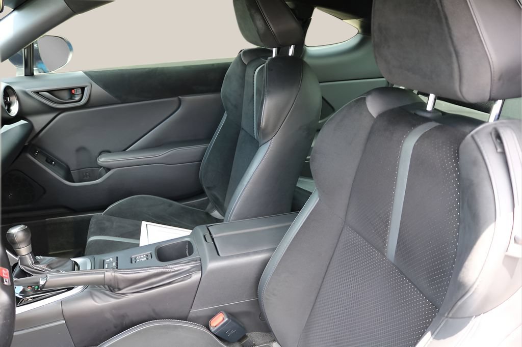 Used 2022 Toyota GR86 Premium w/ ALL Weather Mat Package (TMS) RWD image 12
