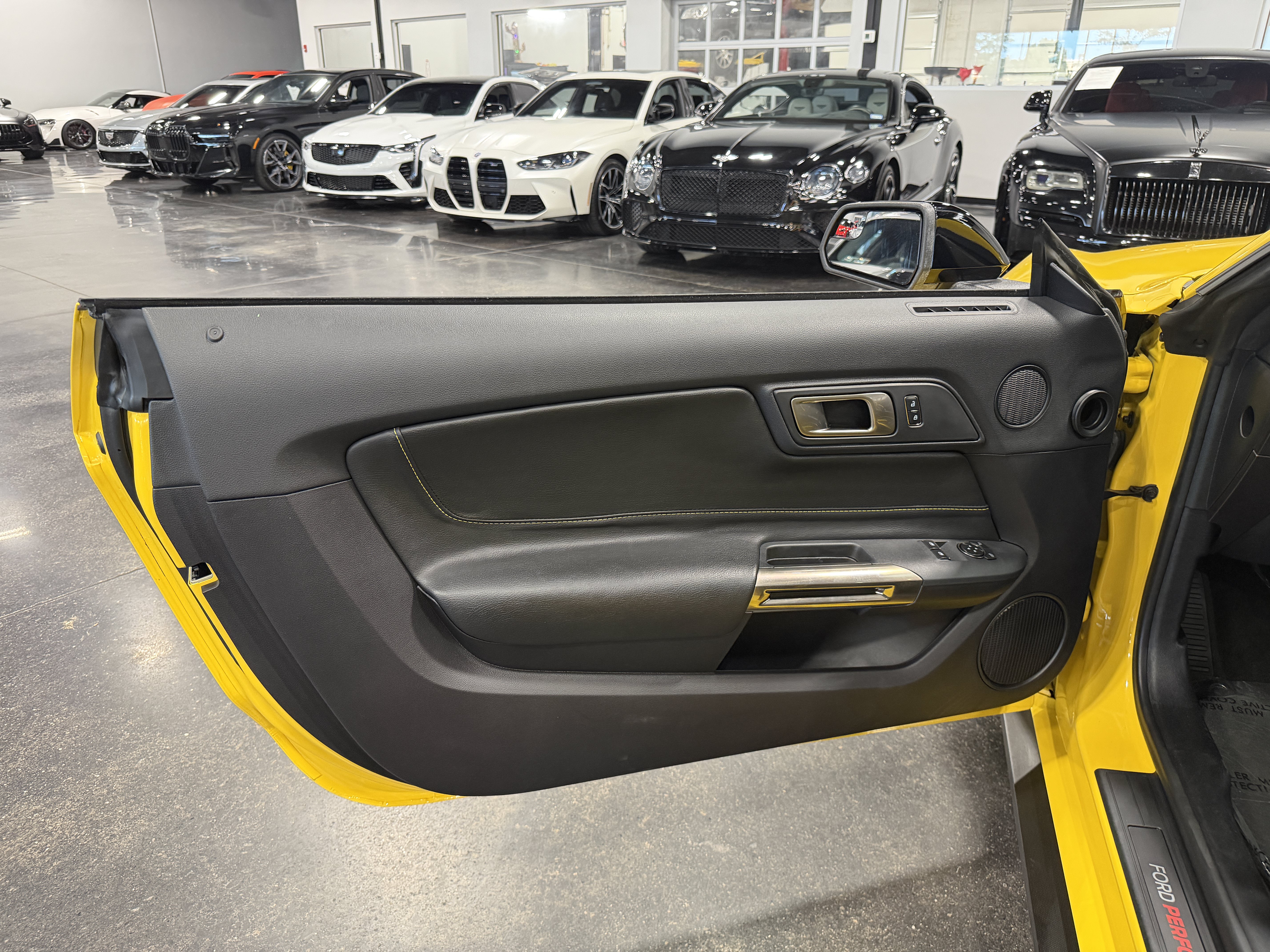 Used 2017 Ford Mustang Shelby GT350 w/ Electronics Package RWD image 9