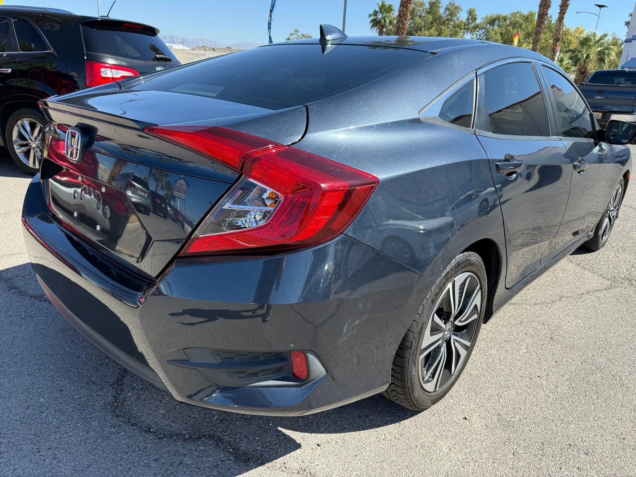 Used 2018 Honda Civic EX-T image 2