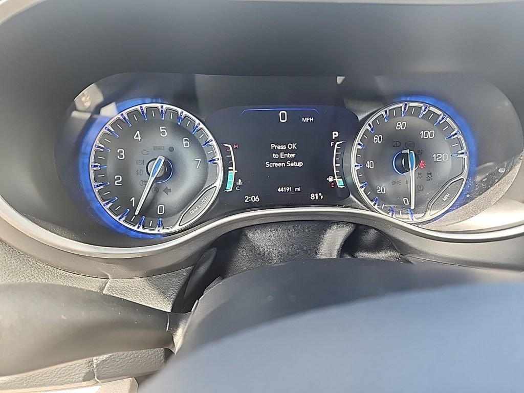 Used 2023 Chrysler Pacifica Touring-L image 16