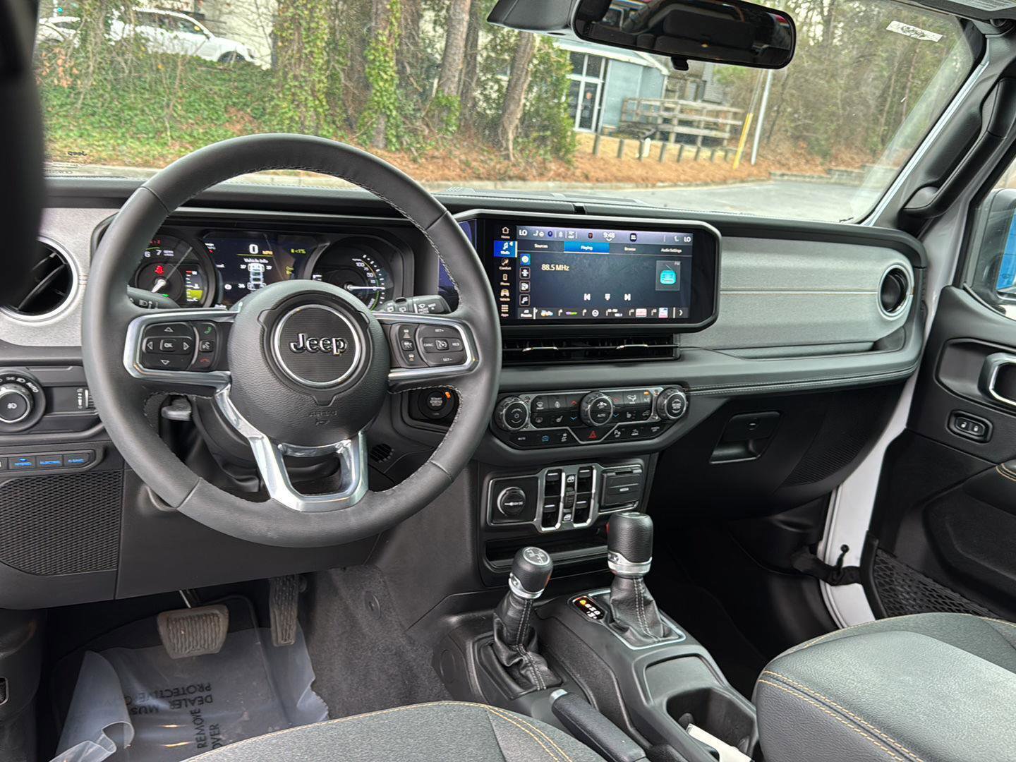 Used 2025 Jeep Wrangler Unlimited Sahara w/ Safety Group AWD/4WD image 16