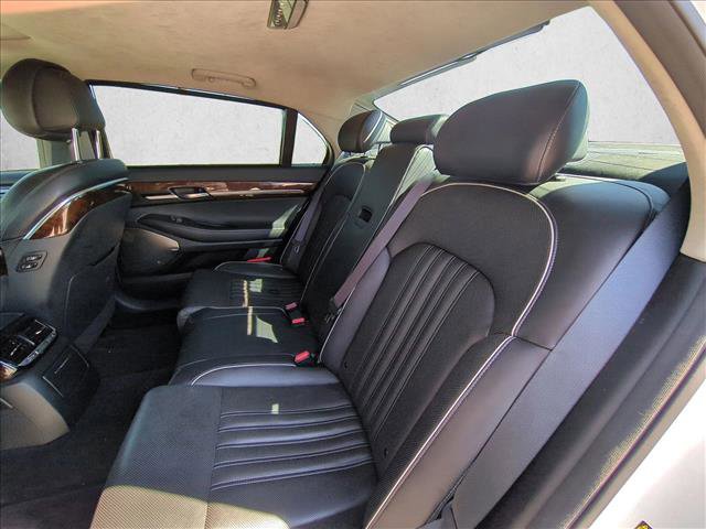 Used 2018 Genesis G90 3.3T Premium image 17