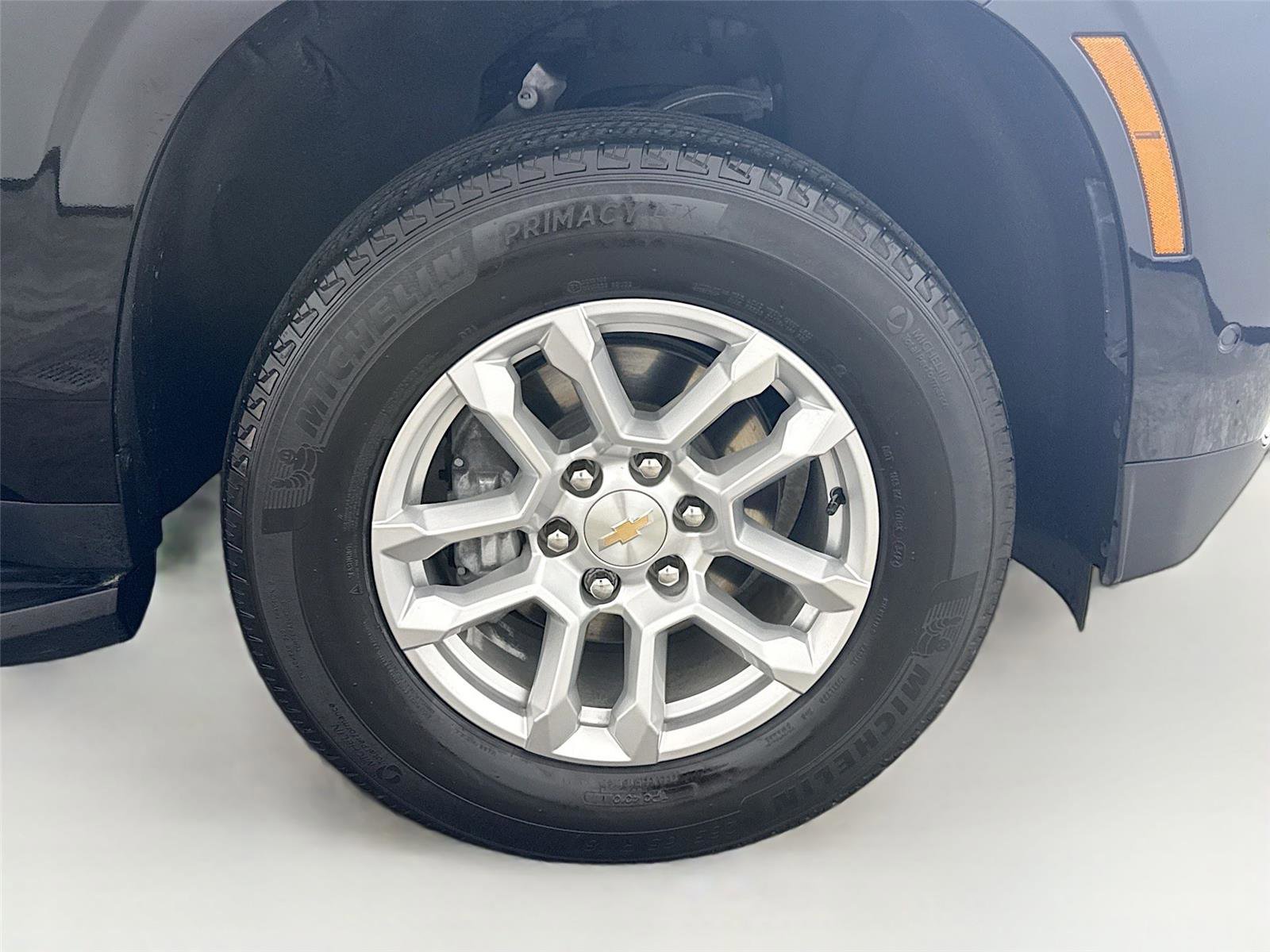 Used 2025 Chevrolet Suburban LS RWD image 32