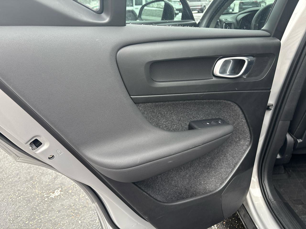 Used 2024 Volvo XC40 B5 Plus image 20