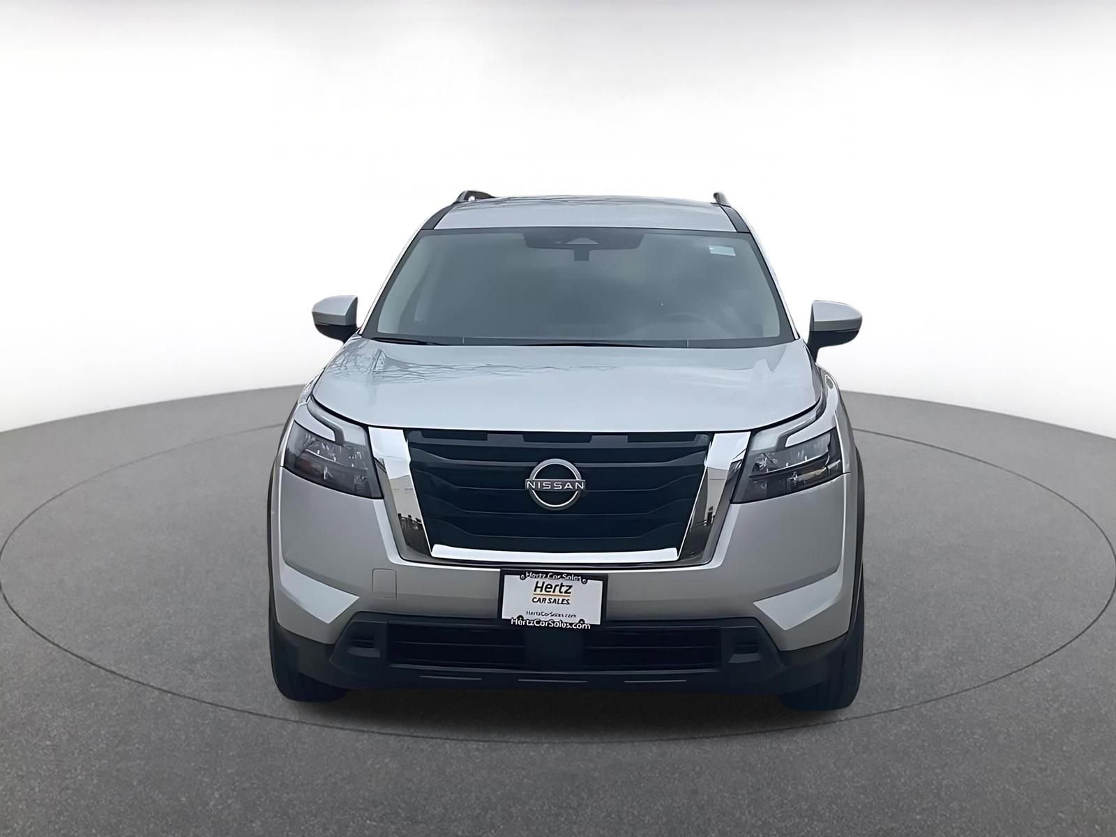 Used 2025 Nissan Pathfinder SV image 4