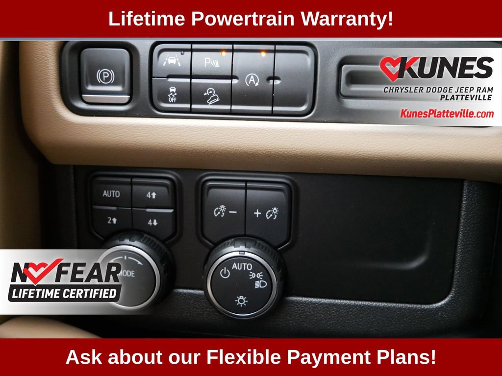 Used 2023 Chevrolet Suburban Premier AWD/4WD image 30