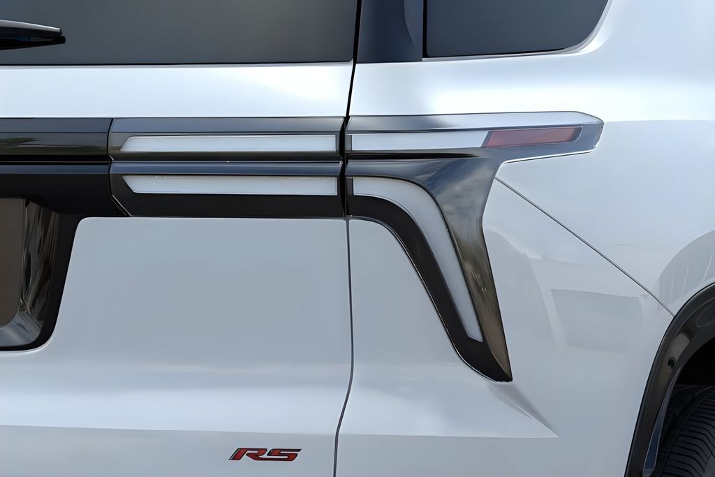 New 2026 Chevrolet Traverse RS w/ LPO, Floor Liner Package AWD/4WD image 13