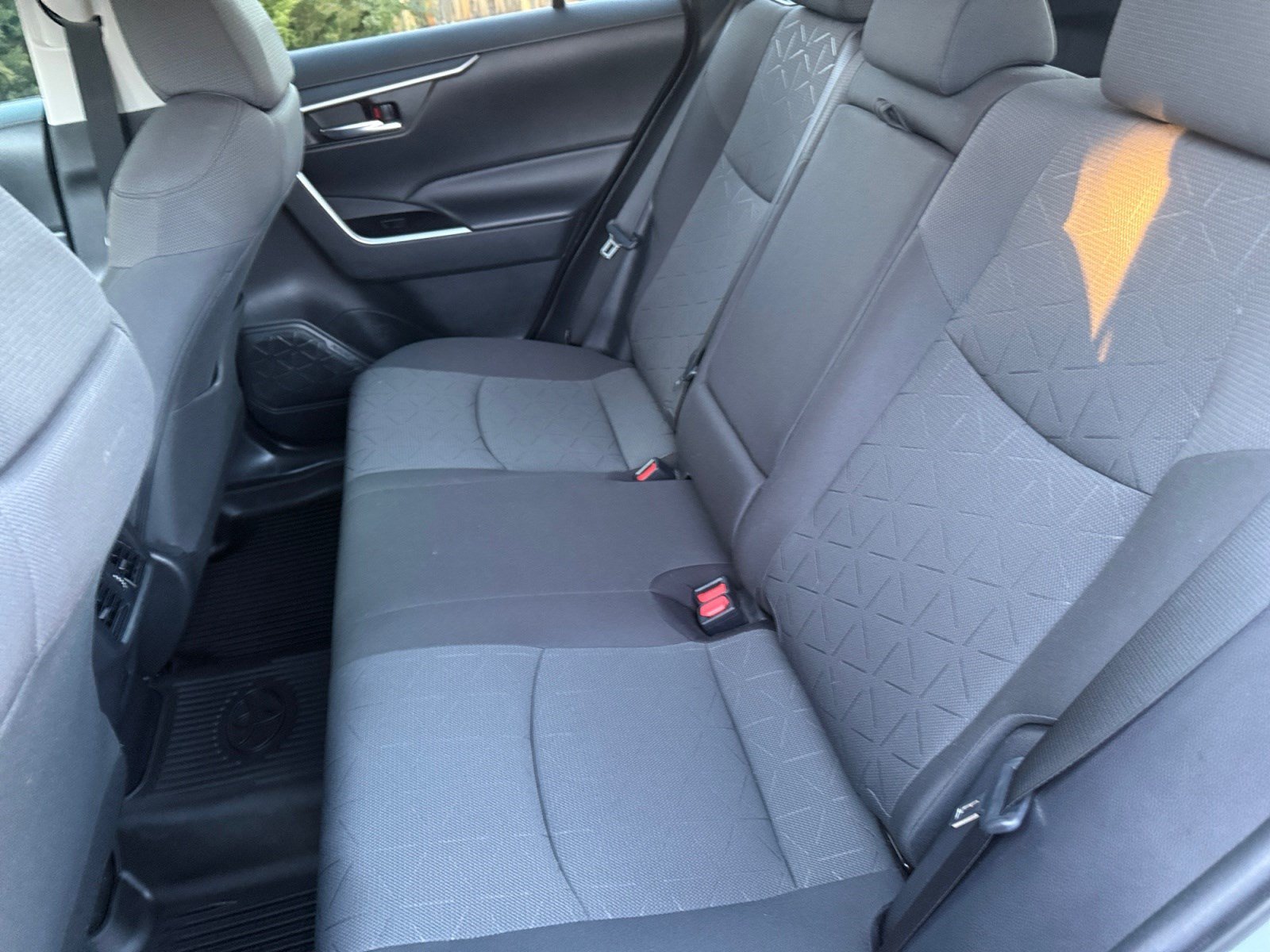 Certified 2021 Toyota RAV4 XLE w/ XLE Grade Weather Package AWD/4WD image 17