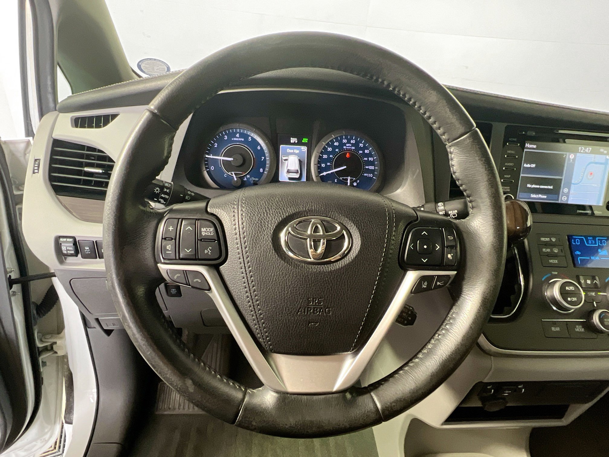 Used 2020 Toyota Sienna XLE image 17